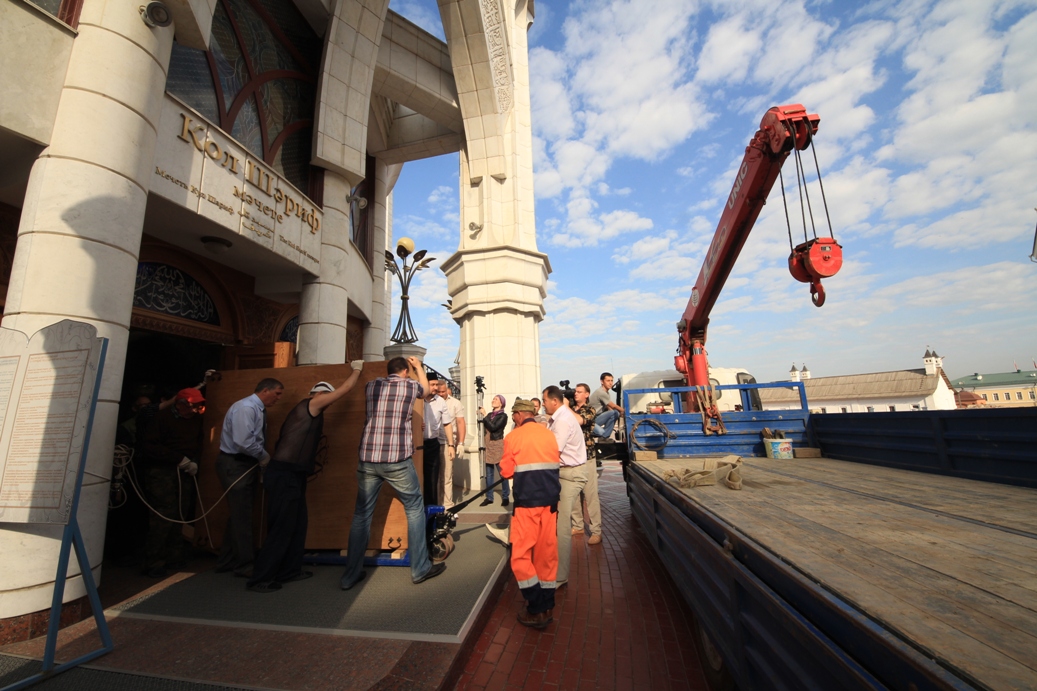 Техника готова принять священный груз