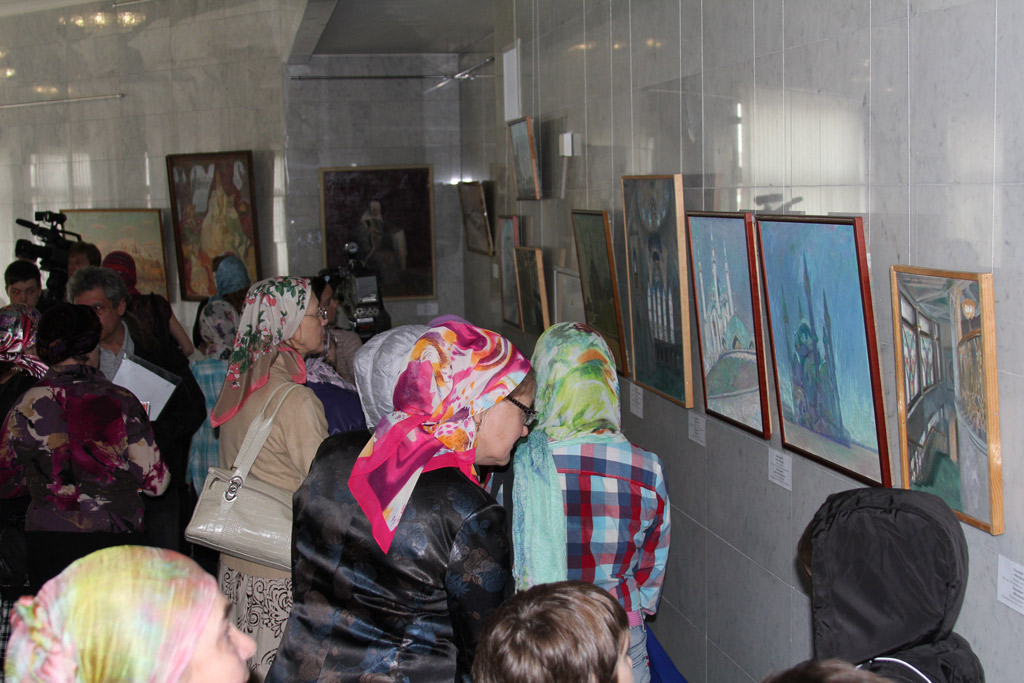 Мечети Кул-Шариф уделено сразу несколько картин