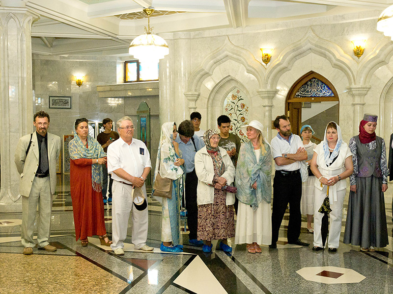 Гости и участники памятной выставки