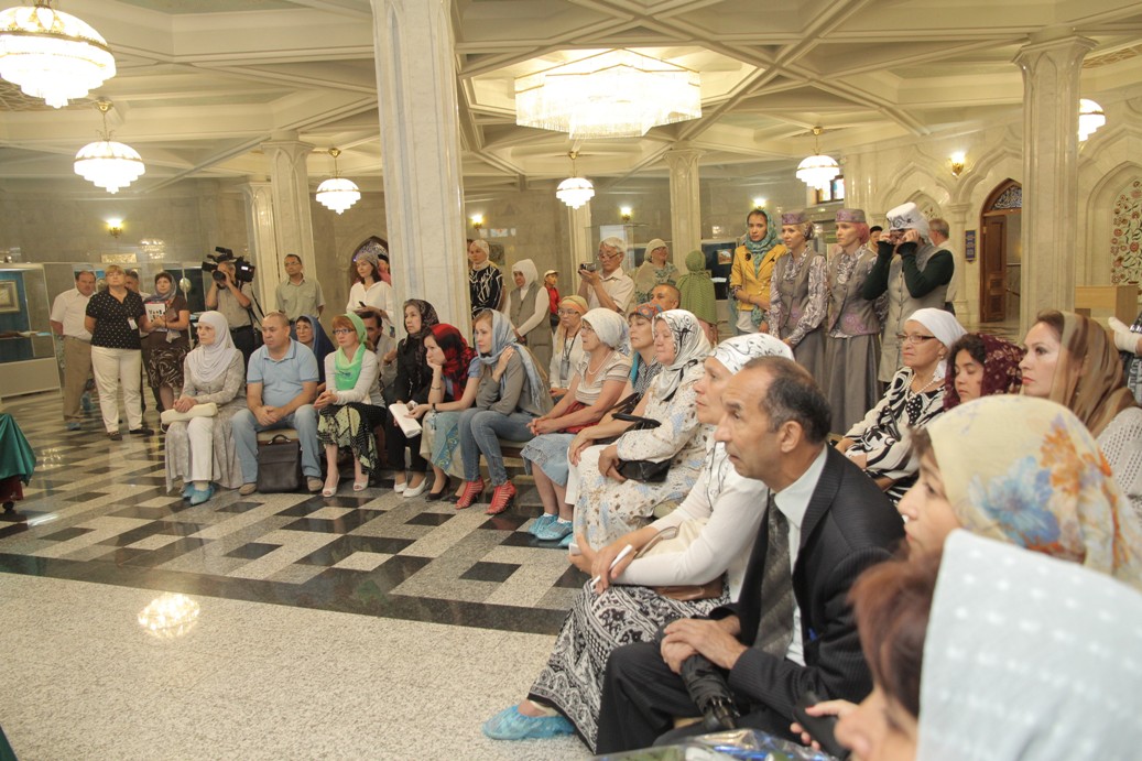 Рассказ о выставке был выслушан очень внимательно