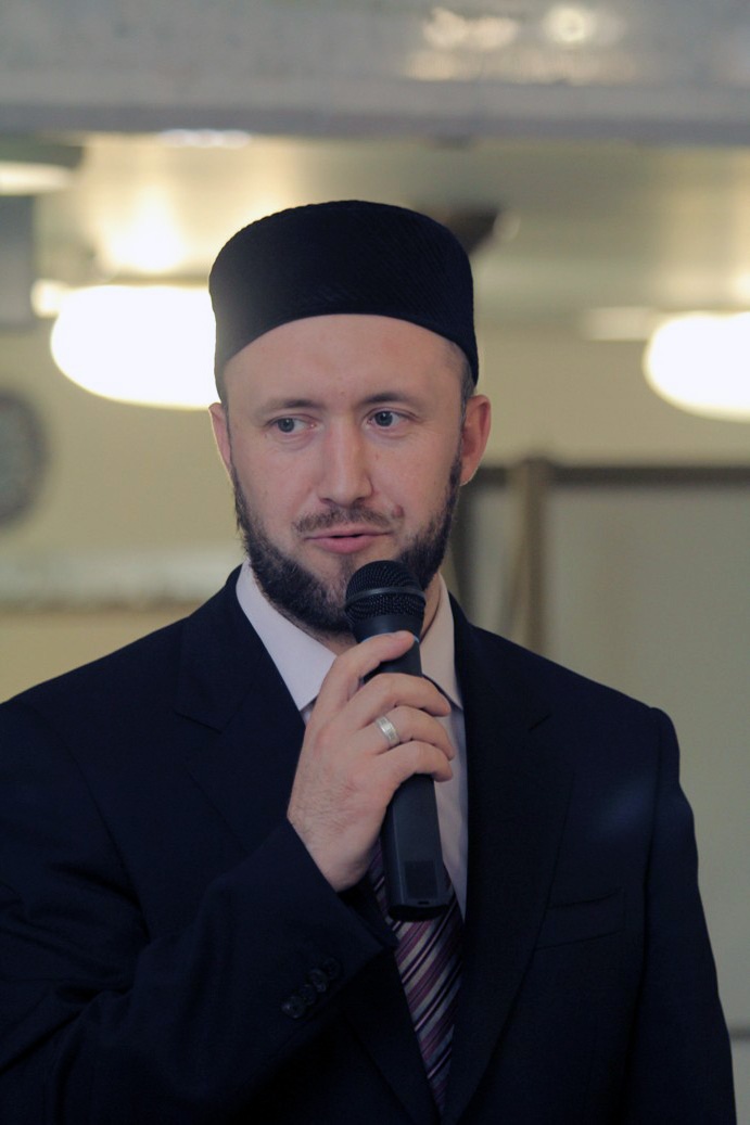 Один из имамов мечети Кул-Шариф Рустам Зиннуров о жемчужной выставке